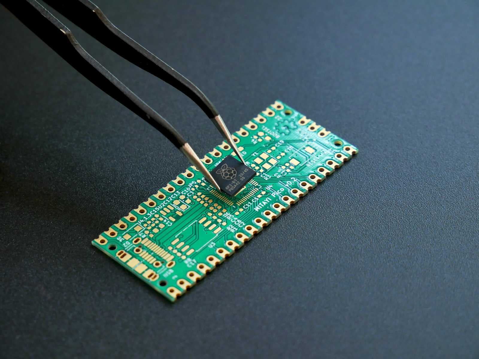 Designing a Bluetooth-Controlled Car PCB Using Eagle